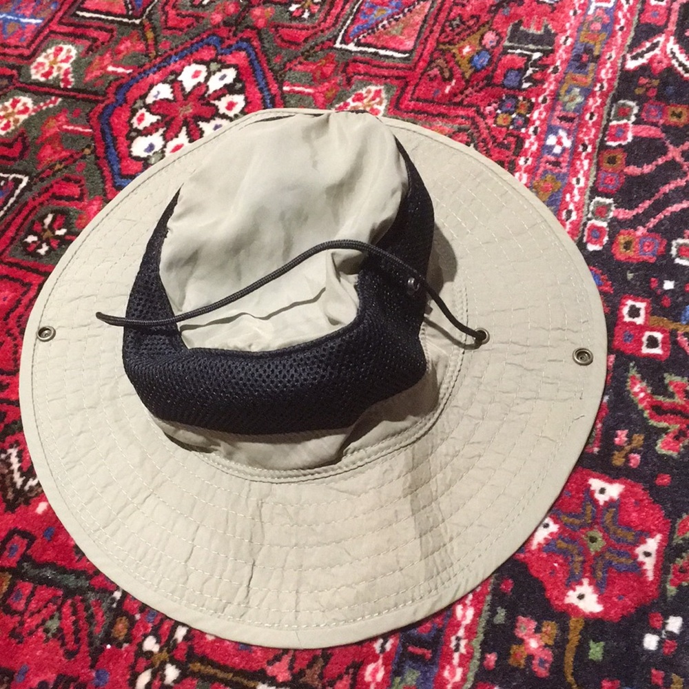 Bucket hat.